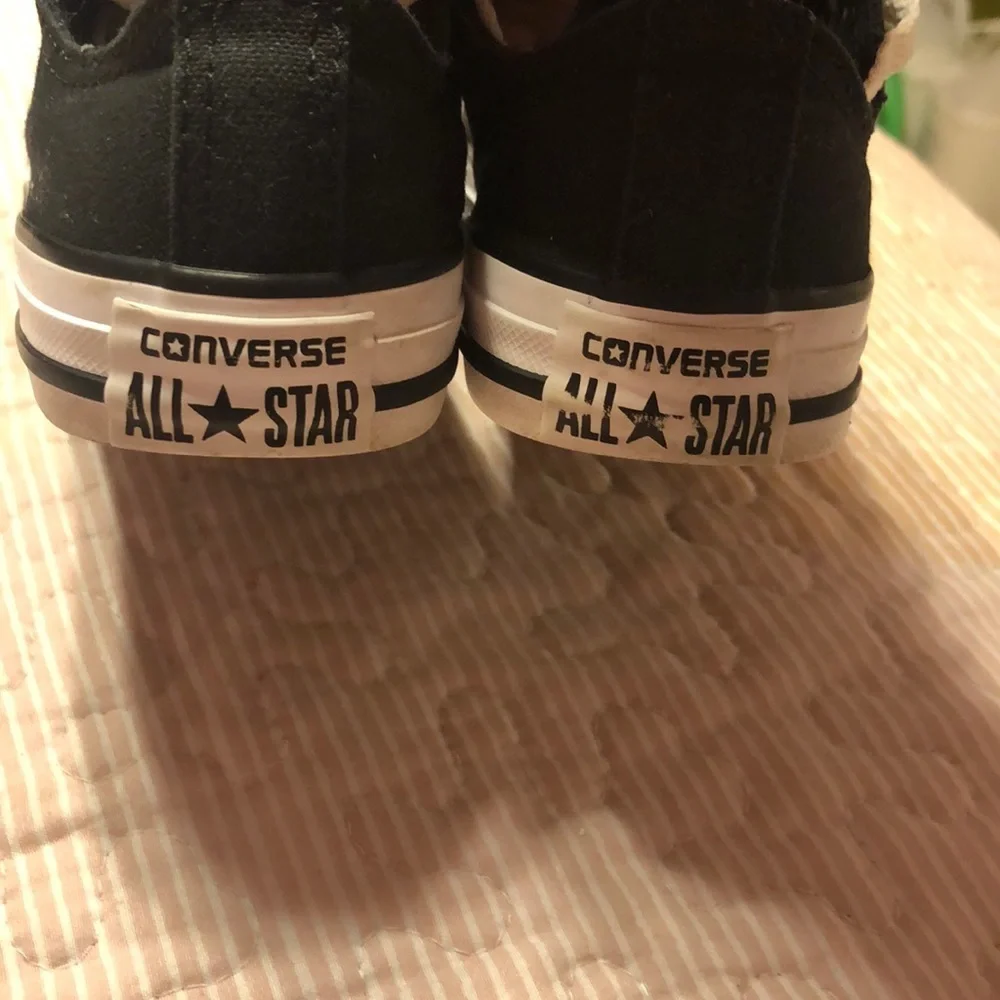 Converse girls sneakers black and white size 1 GUC
